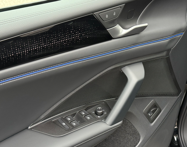 Fahrert&uuml;r Highlights Volkswagen Tiguan 2026 H3 R-LINE 2.0 TDI SCR 193 DSG 4MOTION