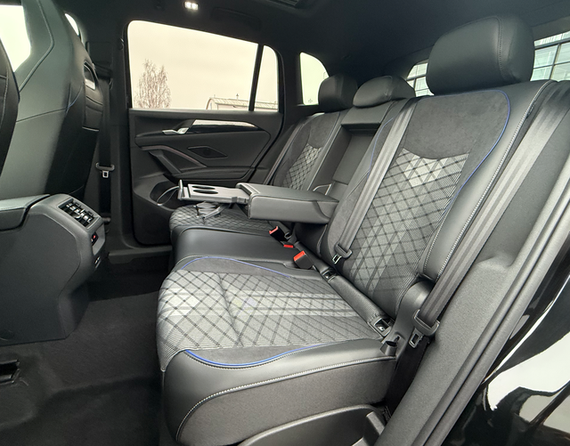 R&uuml;cksitzbank Volkswagen Tiguan 2026 H3 R-LINE 2.0 TDI SCR 193 DSG 4MOTION