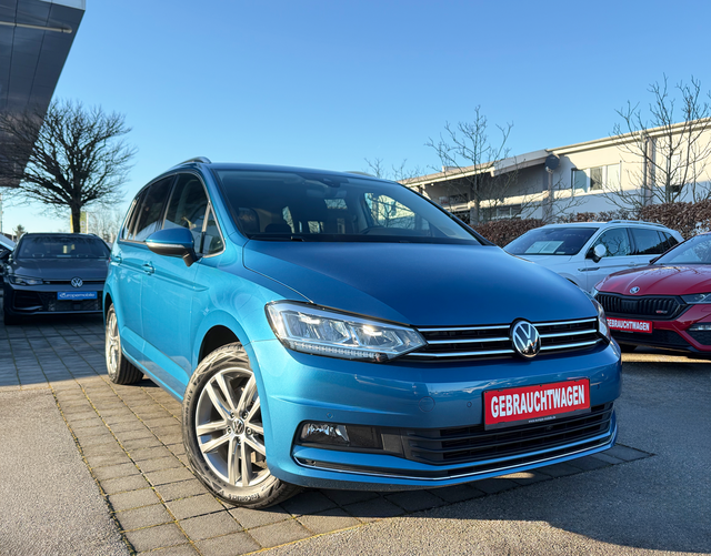 Vorne Volkswagen Touran Highline 1.5 TSI 150 DSG