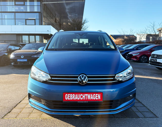 Vorne Volkswagen Touran Highline 1.5 TSI 150 DSG