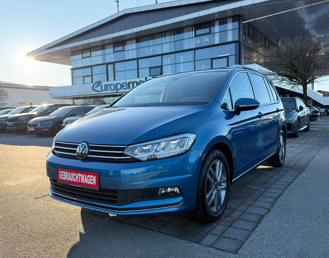Vorne Volkswagen Touran Highline 1.5 TSI 150 DSG