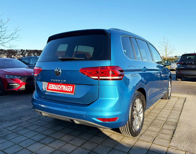 Hinten Volkswagen Touran Highline 1.5 TSI 150 DSG