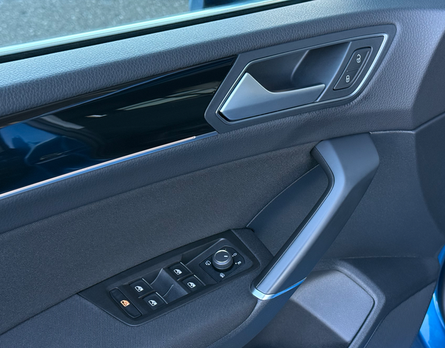 Fahrert&uuml;r Highlights Volkswagen Touran Highline 1.5 TSI 150 DSG