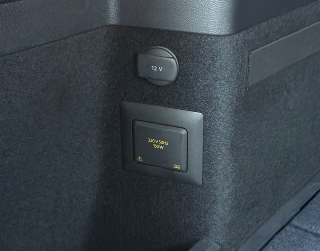 Steckdose Kofferraum Volkswagen Touran Highline 1.5 TSI 150 DSG