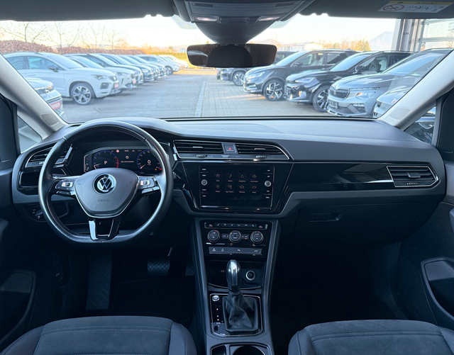 Innenraum Volkswagen Touran Highline 1.5 TSI 150 DSG
