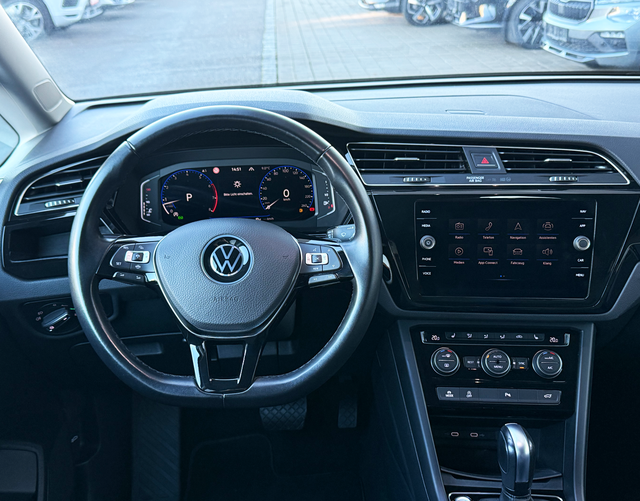 Innenraum Volkswagen Touran Highline 1.5 TSI 150 DSG