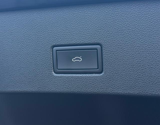 Kofferraum elektrisch Volkswagen T-Roc R-LINE + 1.5 TSI OPF 150 DSG
