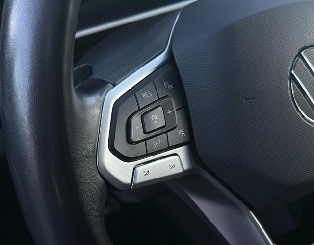 Multifunktionslenkrad Volkswagen T-Roc R-LINE + 1.5 TSI OPF 150 DSG