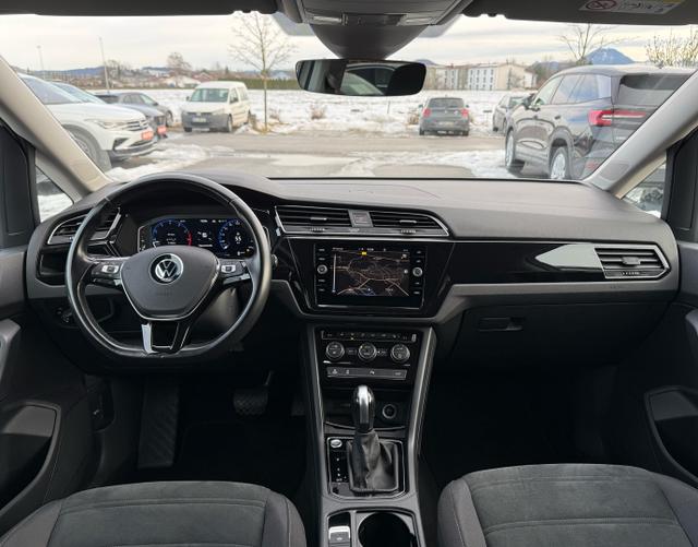 Innenraum Volkswagen Touran Highline 1.5 TSI 150 DSG