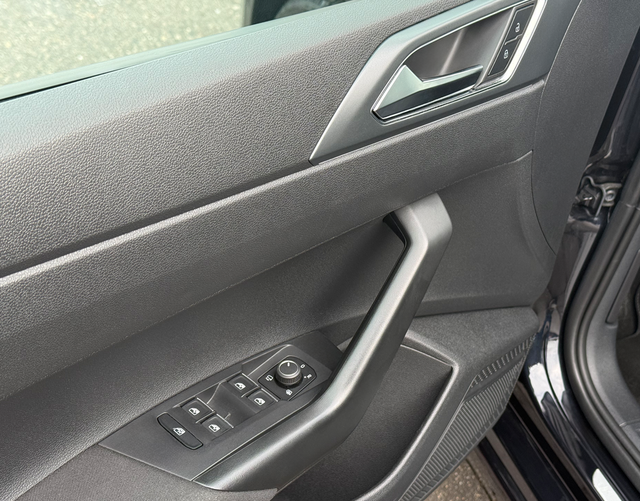 Fahrert&uuml;r Highlights Volkswagen Taigo R-Line 1.5 TSI OPF 150 DSG