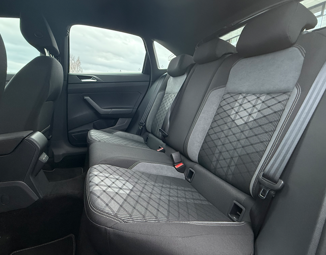 R&uuml;cksitzbank Volkswagen Taigo R-Line 1.5 TSI OPF 150 DSG