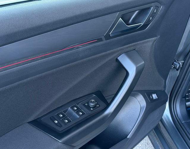 Fahrert&uuml;r Highlights Volkswagen T-Roc Sport PLUS PAKET I 1.5 TSI 150 DSG