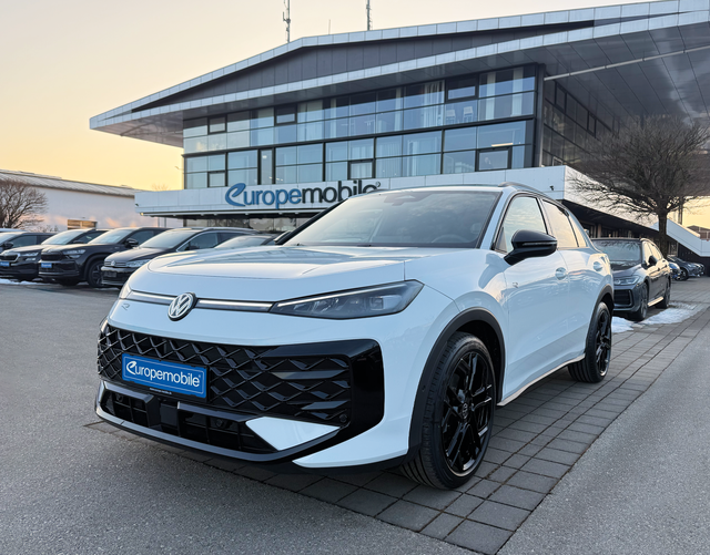 Vorne Volkswagen T-Roc R-Line 1.5 eTSI OPF DSG 