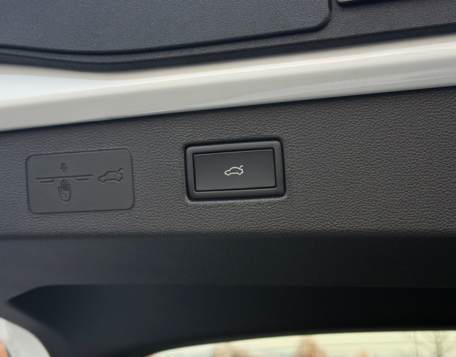 Kofferraum elektrisch Volkswagen T-Roc R-Line 1.5 eTSI OPF DSG 