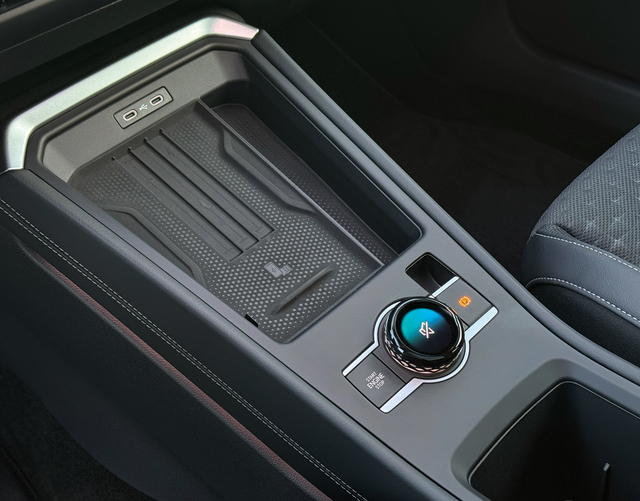 Innenraum Highlights Volkswagen T-Roc R-Line 1.5 eTSI OPF DSG 