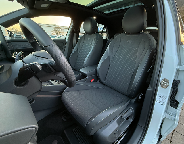 Vordersitze Polsterung Volkswagen T-Roc R-Line 1.5 eTSI OPF DSG 