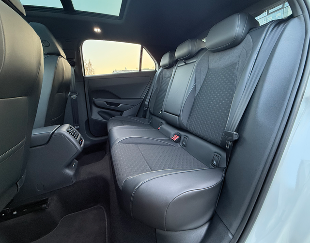 R&uuml;cksitzbank Volkswagen T-Roc R-Line 1.5 eTSI OPF DSG 