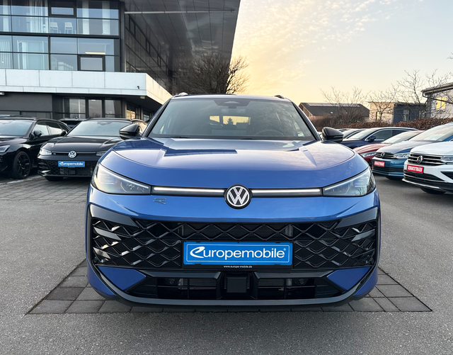 Vorne Volkswagen T-Roc R-Line 1.5 eTSI OPF DSG 
