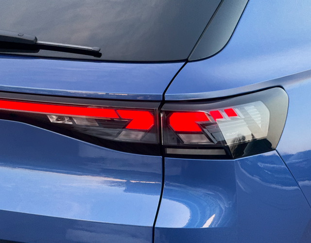 LED R&uuml;ckleuchte Volkswagen T-Roc R-Line 1.5 eTSI OPF DSG 