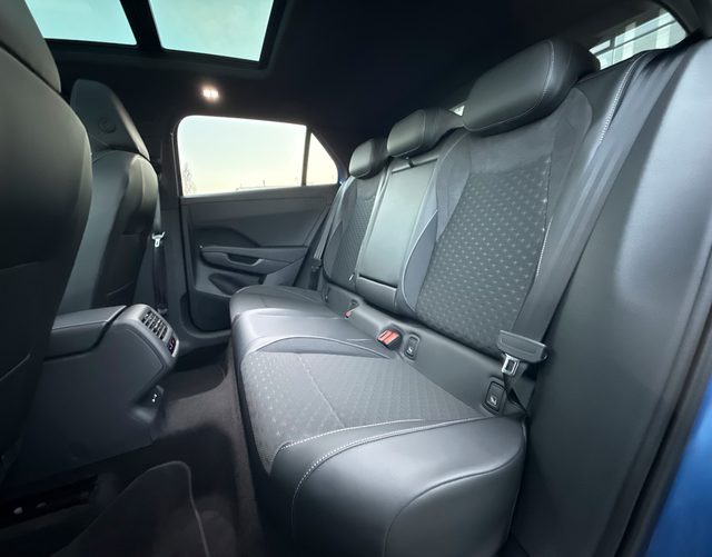 R&uuml;cksitzbank Volkswagen T-Roc R-Line 1.5 eTSI OPF DSG 