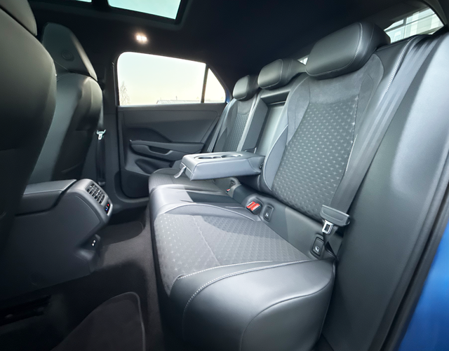 R&uuml;cksitzbank Volkswagen T-Roc R-Line 1.5 eTSI OPF DSG 