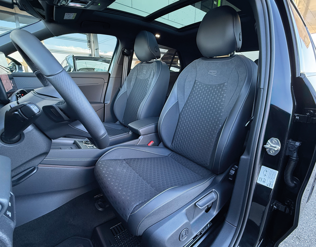 Vordersitze Polsterung Volkswagen T-Roc R-Line 1.5 eTSI OPF DSG 150