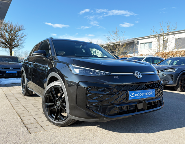 Vorne Volkswagen T-Roc R-Line 1.5 eTSI OPF DSG 150