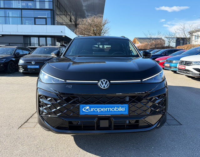 Vorne Volkswagen T-Roc R-Line 1.5 eTSI OPF DSG 150
