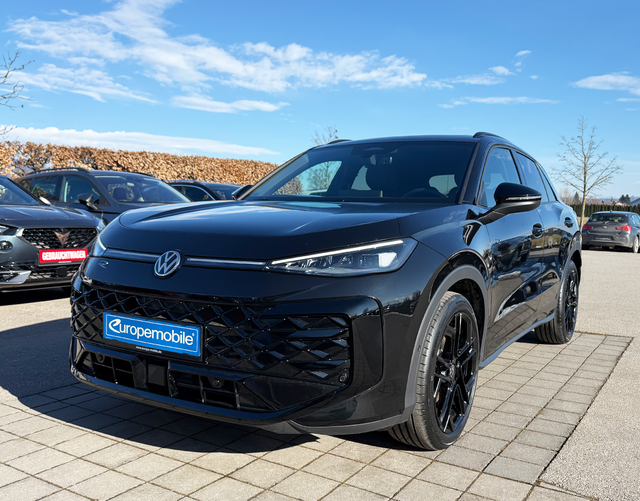 Vorne Volkswagen T-Roc R-Line 1.5 eTSI OPF DSG 150