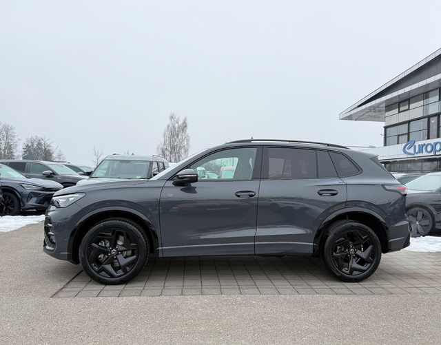 Fahrerseite Volkswagen Tiguan R-LINE 2.0 TDI SCR 193 DSG 4MOTION