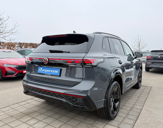 Hinten Volkswagen Tiguan R-LINE 2.0 TDI SCR 193 DSG 4MOTION