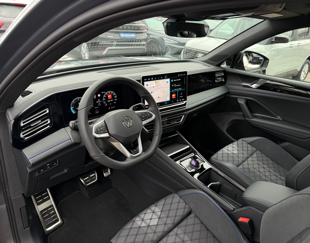 Interieur Volkswagen Tiguan R-LINE 2.0 TDI SCR 193 DSG 4MOTION