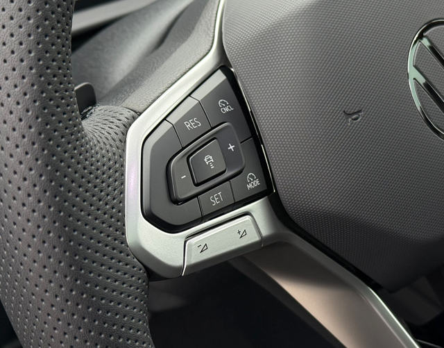 Multifunktionslenkrad Volkswagen Tiguan R-LINE 2.0 TDI SCR 193 DSG 4MOTION