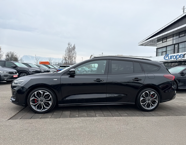 Fahrerseite Ford Focus Turnier ST-Line X