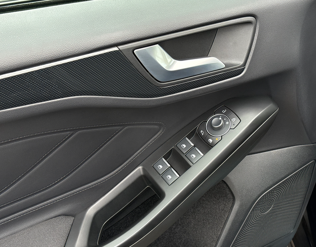 Fahrert&uuml;r Highlights Ford Focus Turnier ST-Line X