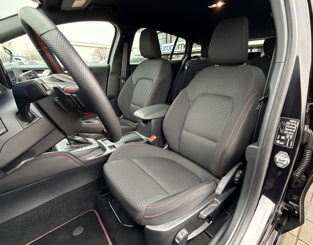 Vordersitze Polsterung Ford Focus Turnier ST-Line X