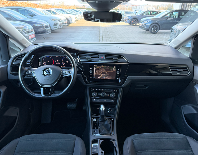 Innenraum Volkswagen Touran Highline 1.5 TSI 150 DSG
