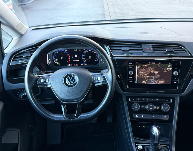 Innenraum Volkswagen Touran Highline 1.5 TSI 150 DSG