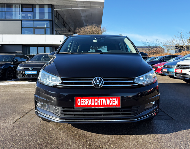 Vorne Volkswagen Touran Highline 1.5 TSI 150 DSG