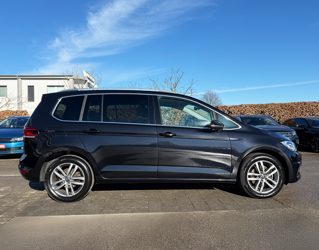 Beifahrerseite Volkswagen Touran Highline 1.5 TSI 150 DSG