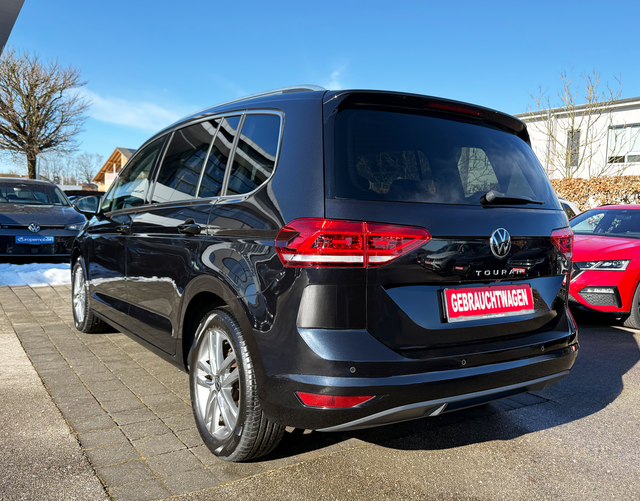 Hinten Volkswagen Touran Highline 1.5 TSI 150 DSG