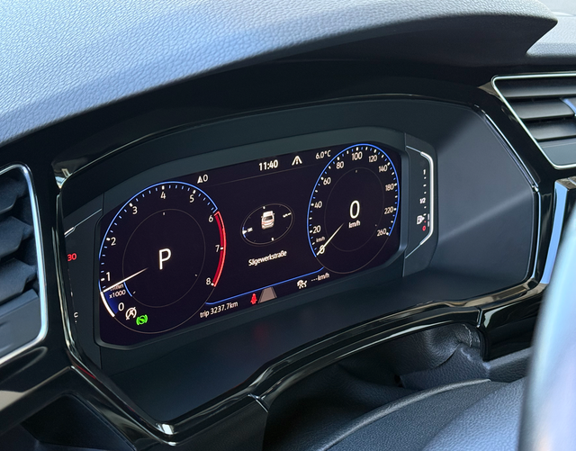 Digitales Cockpit Volkswagen Touran Highline 1.5 TSI 150 DSG
