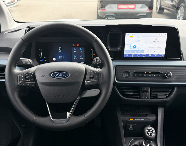 Innenraum Ford Tourneo Courier Active 1.0l 125