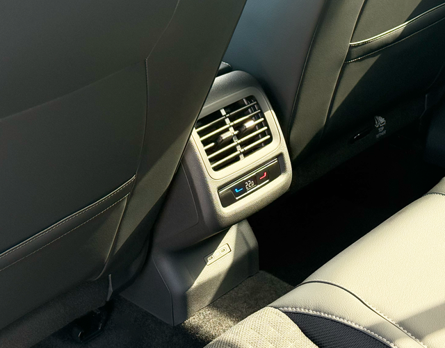 Klimaanlage hinten Volkswagen T-Roc R-Line 1.5 eTSI OPF DSG 150