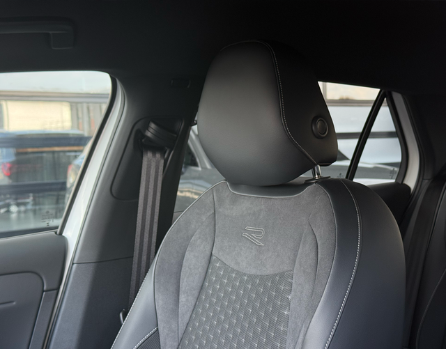 Vordersitze Polsterung Volkswagen T-Roc R-Line 1.5 eTSI OPF DSG 150