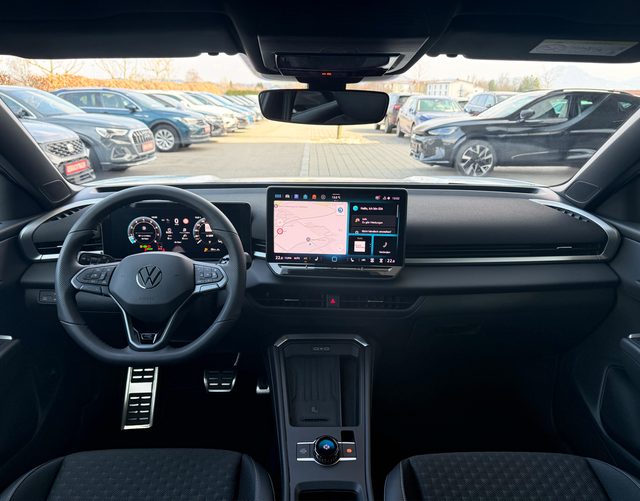 Innenraum Volkswagen T-Roc R-Line 1.5 eTSI OPF DSG 150