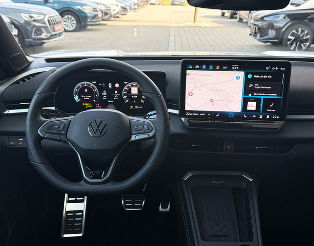 Innenraum Volkswagen T-Roc R-Line 1.5 eTSI OPF DSG 150