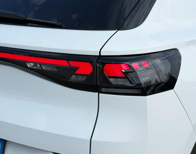 LED R&uuml;ckleuchte Volkswagen T-Roc R-Line 1.5 eTSI OPF DSG 150