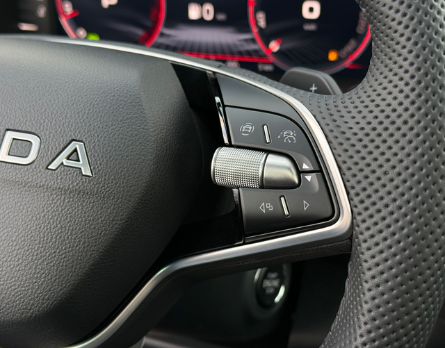 Multifunktionslenkrad Skoda Karoq 2026 SPORTLINE 1.5 TSI ACT EVO 110 kW DSG