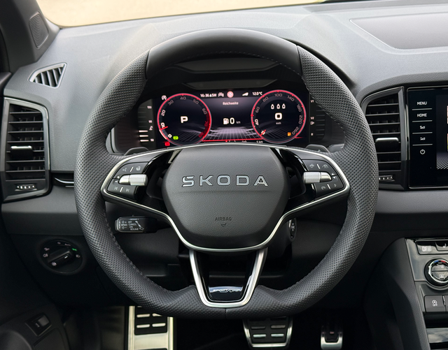 Lenkrad Skoda Karoq 2026 SPORTLINE 1.5 TSI ACT EVO 110 kW DSG